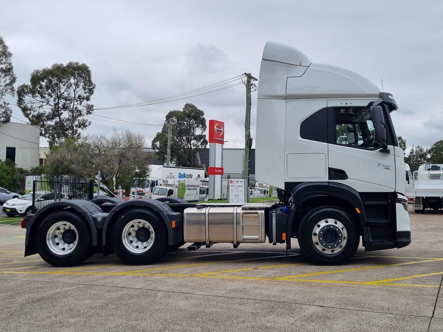 2025 Iveco S-Way AT600 460HP image 5