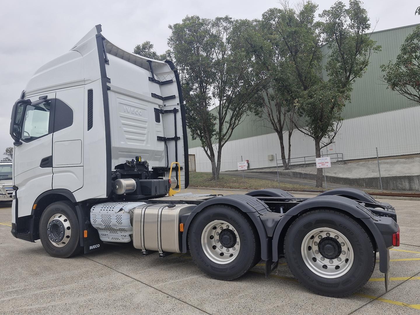 2025 Iveco S-Way AS700 image 4