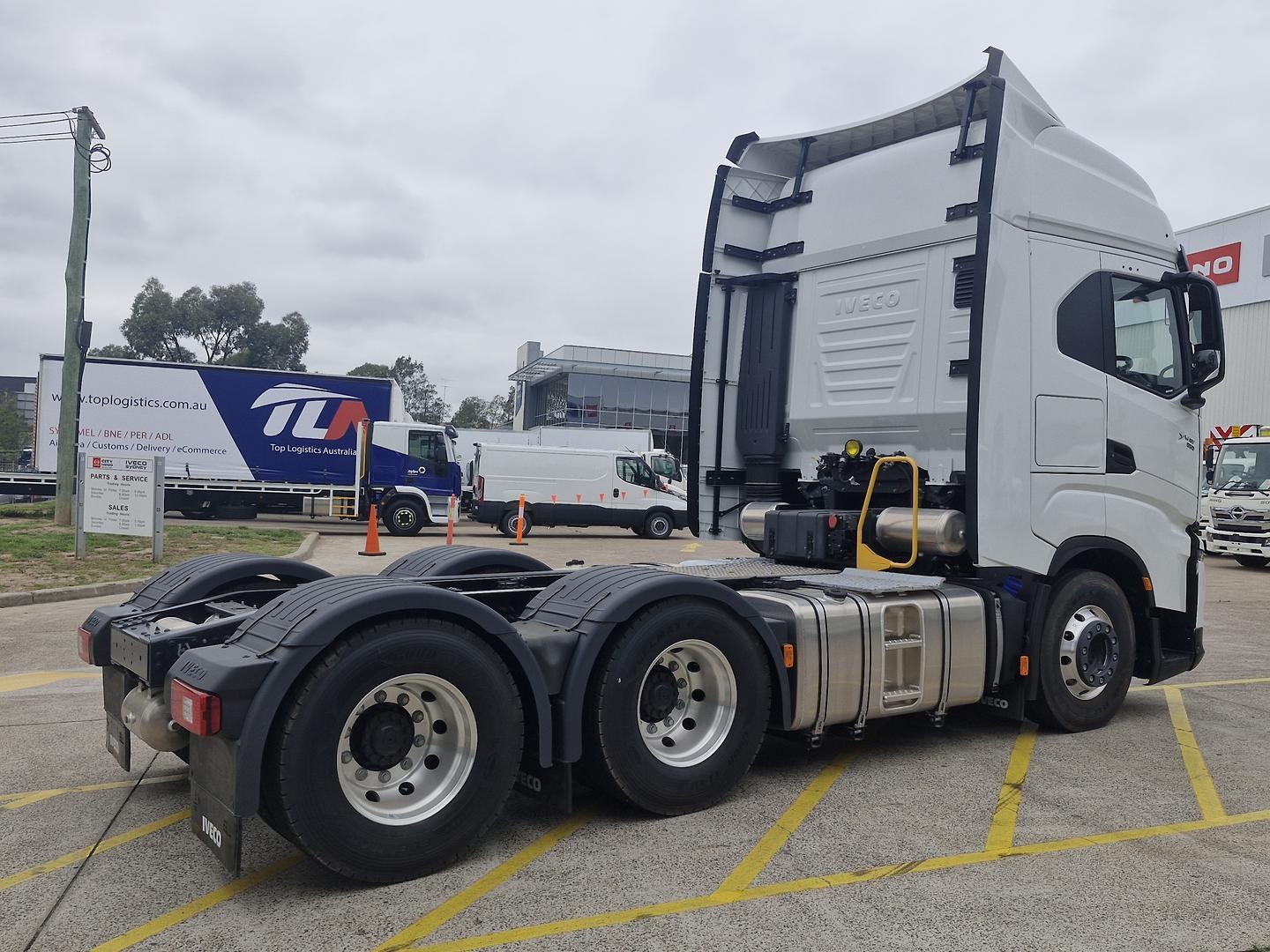 2025 Iveco S-Way AS700 image 7