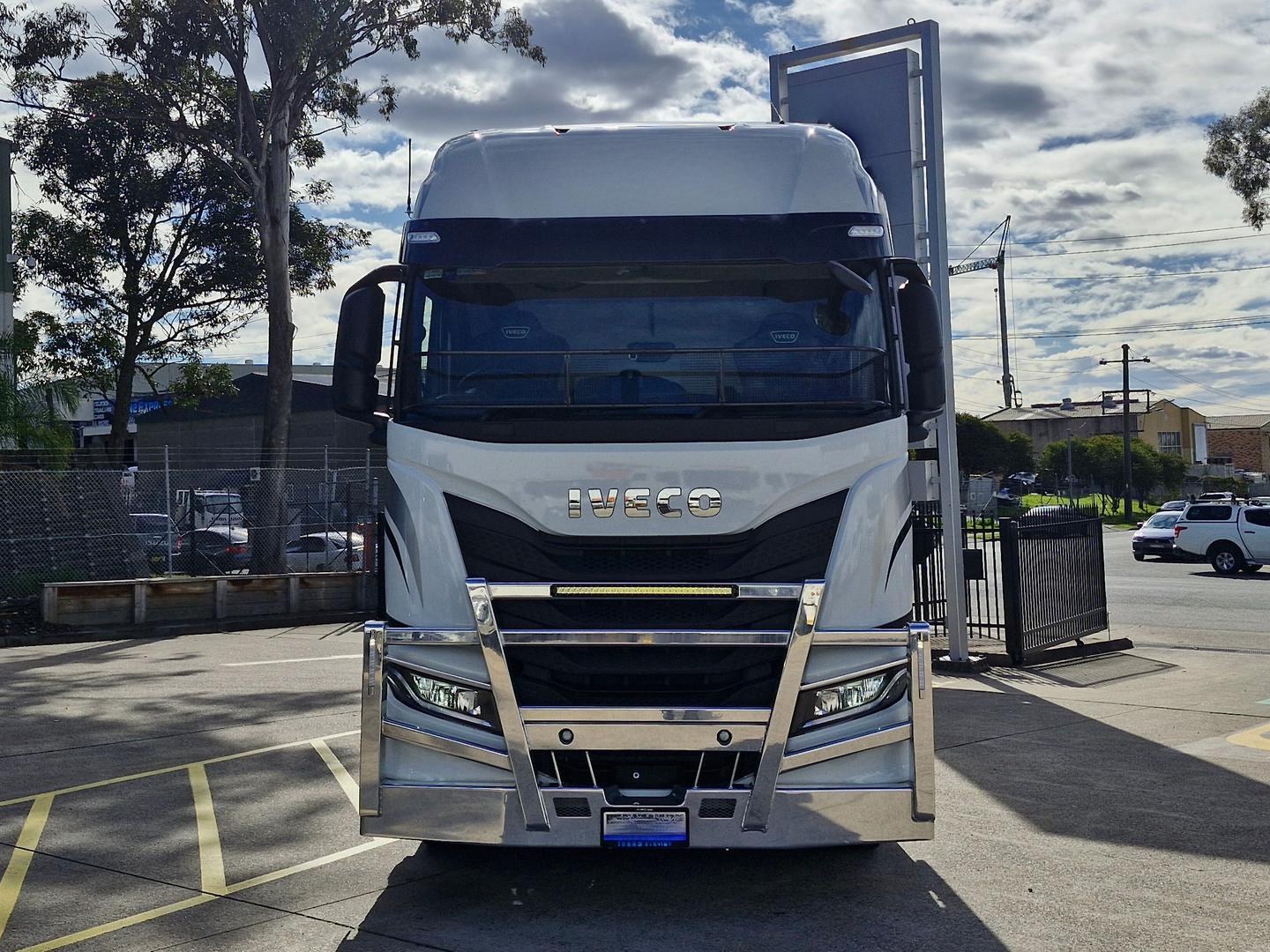 2024 Iveco S-Way AS700 image 2