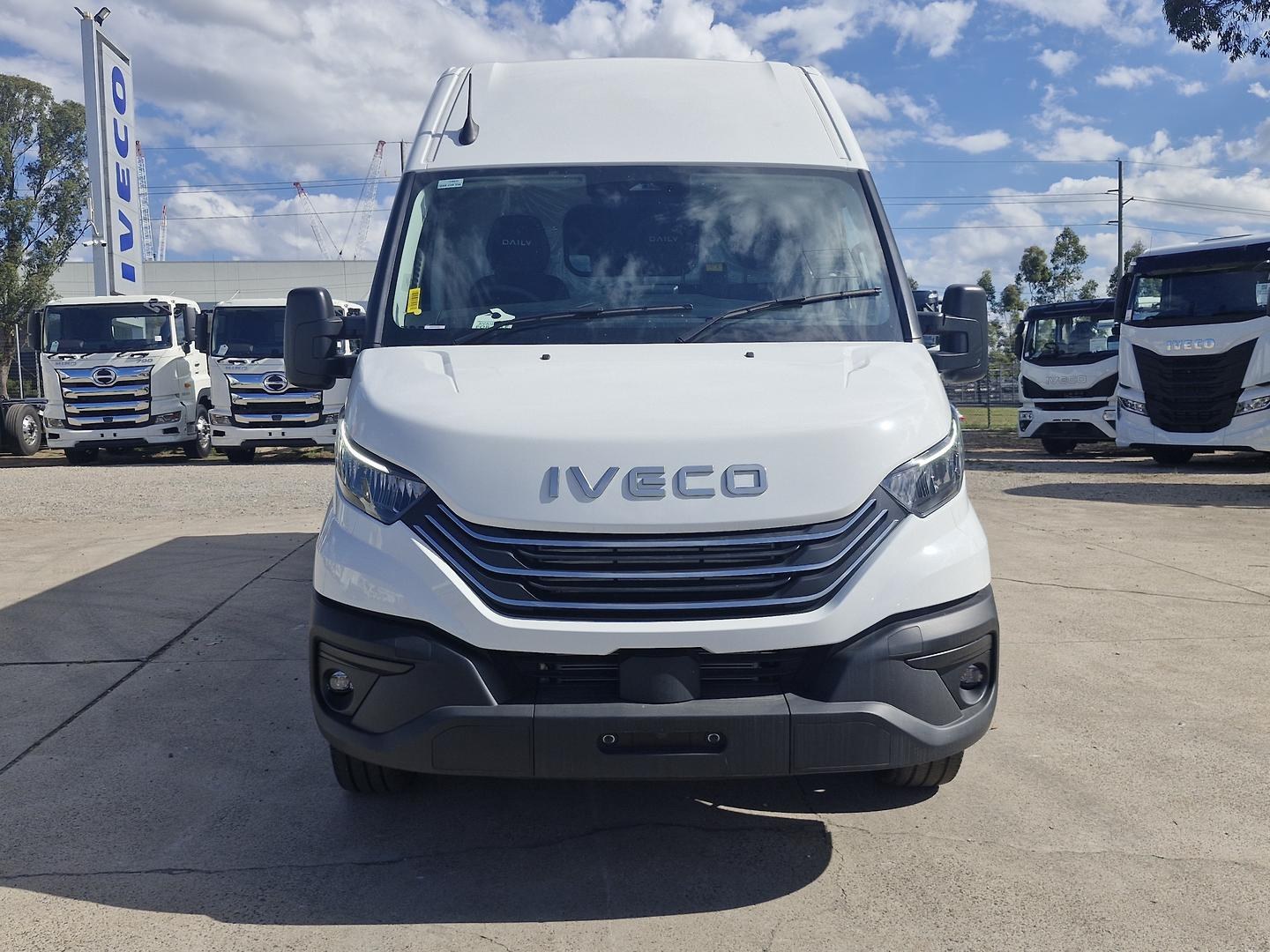2026 Iveco Daily 42S18V image 2