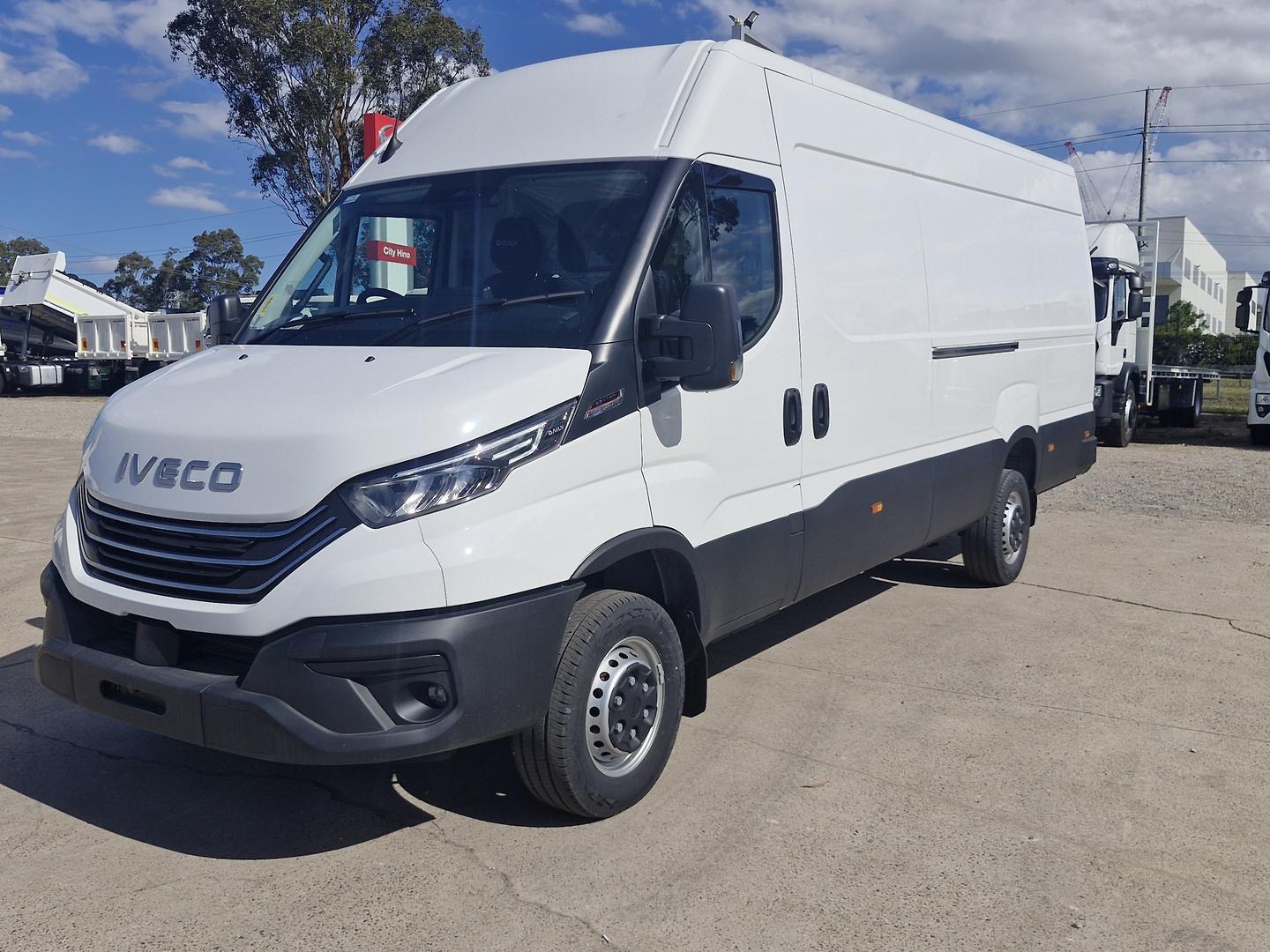 2026 Iveco Daily 42S18V image 3