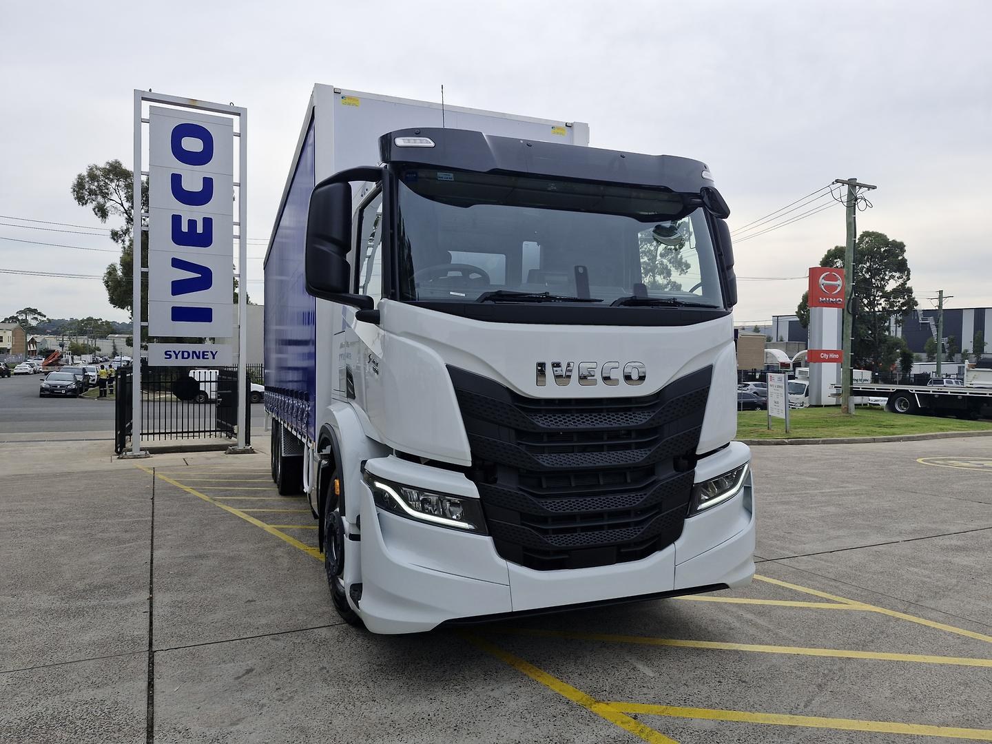 2026 Iveco S-Way AT230 6x2 image 3