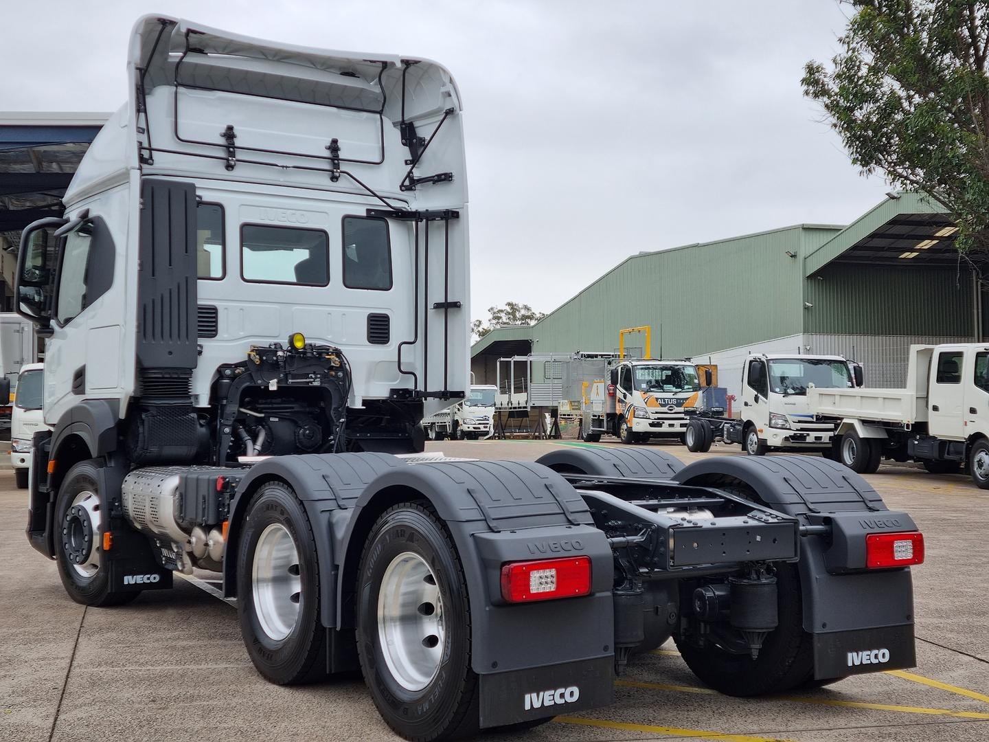2025 Iveco S-Way AT600 460HP image 8