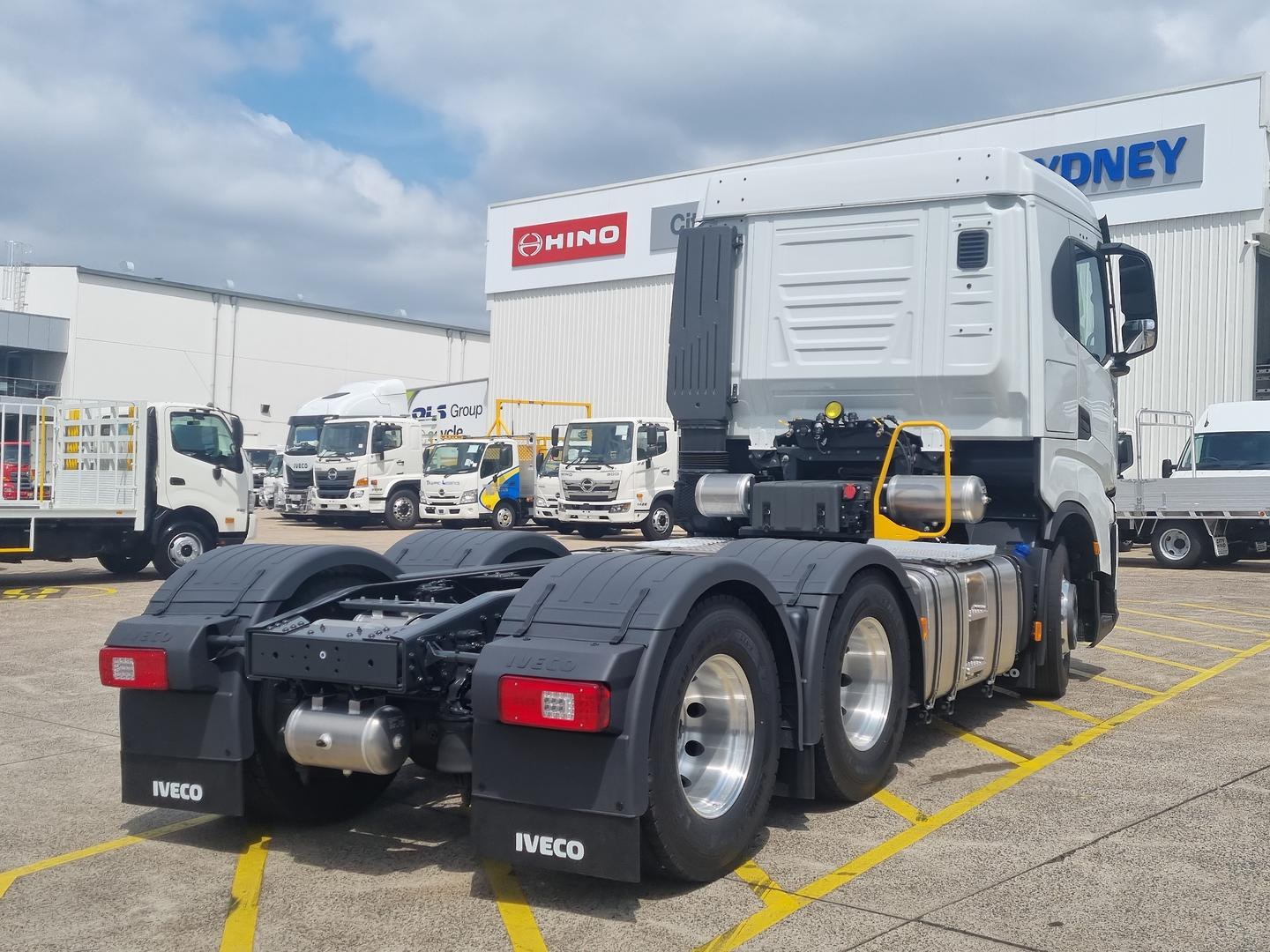 2026 Iveco S-Way AS700 image 9