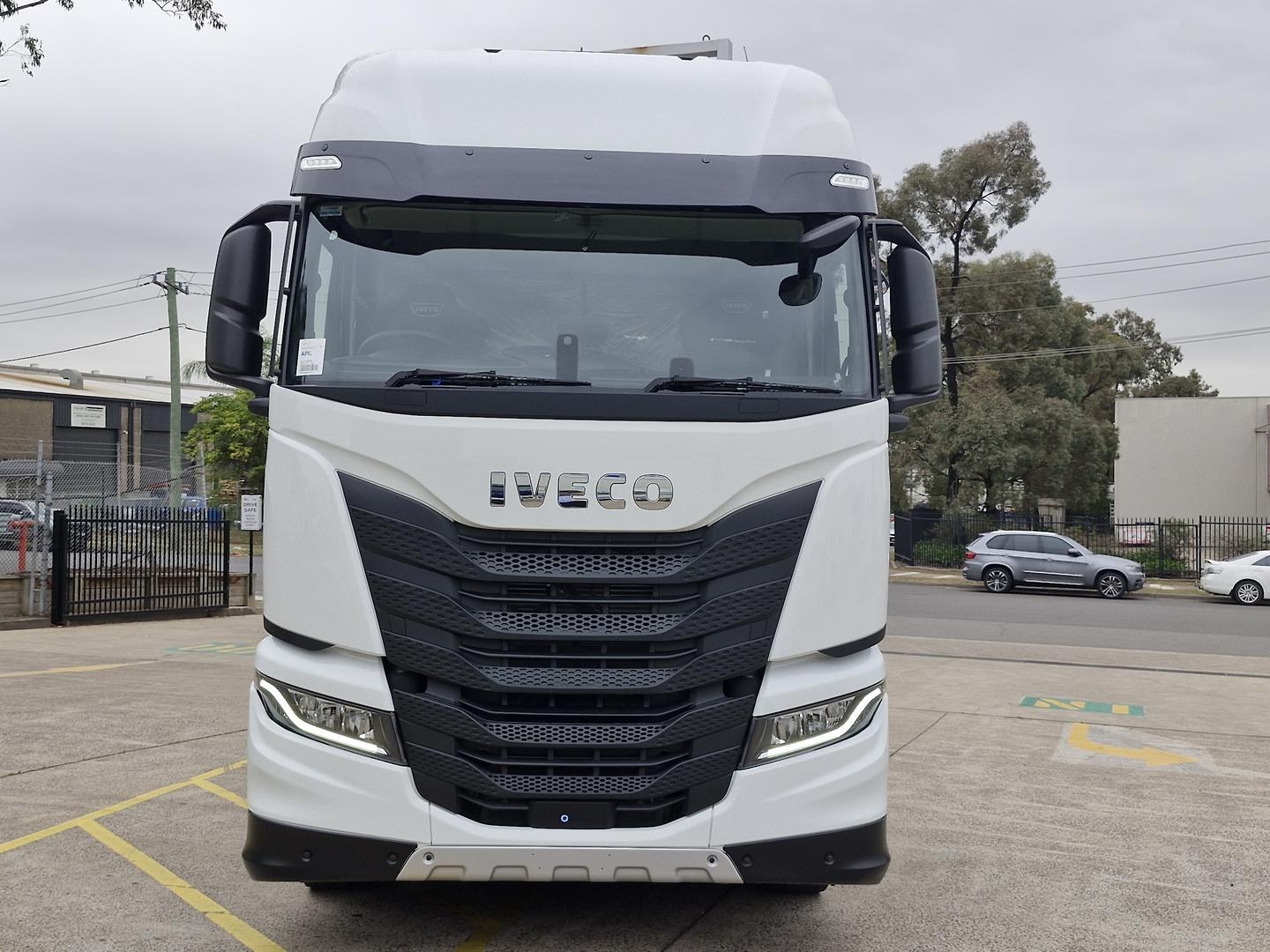 2025 Iveco S-Way AS700 image 2
