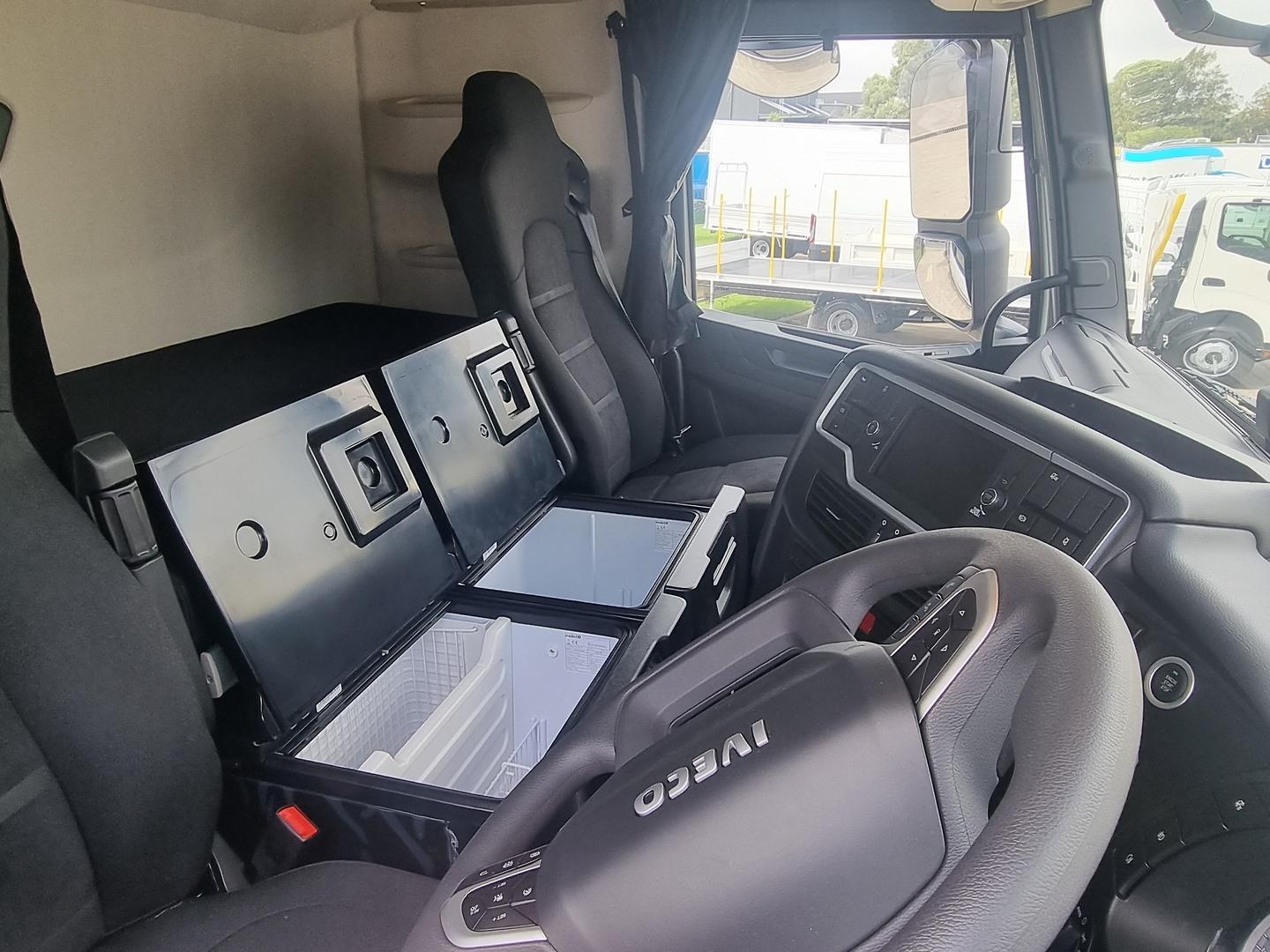 2024 IVECO S-Way AS700 6x4 Prime Mover image 18