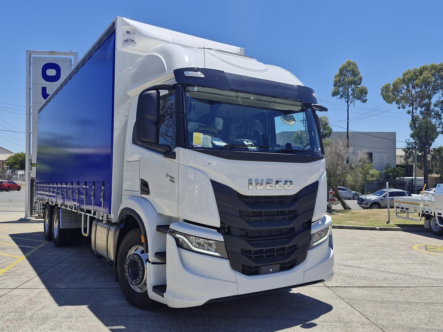 2025 Iveco S-Way AT230 14 Pallet image 12