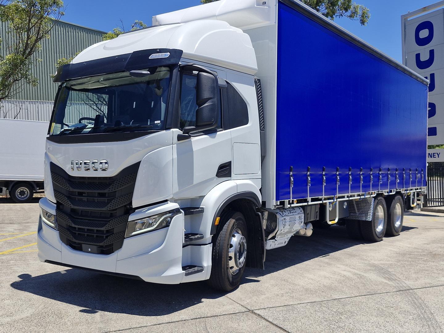 2025 Iveco S-Way AT230 14 Pallet