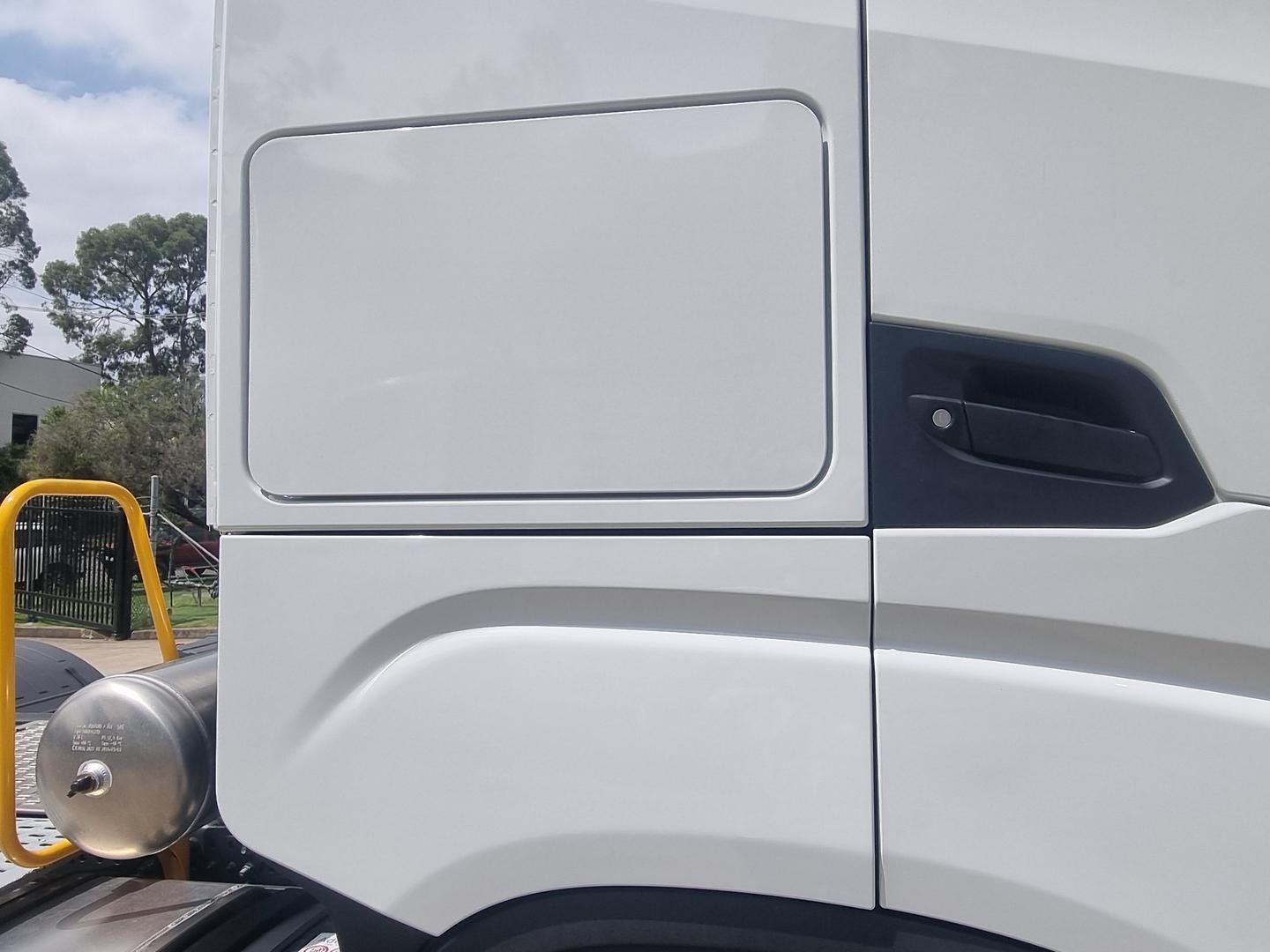 2026 Iveco S-Way AS700 image 14