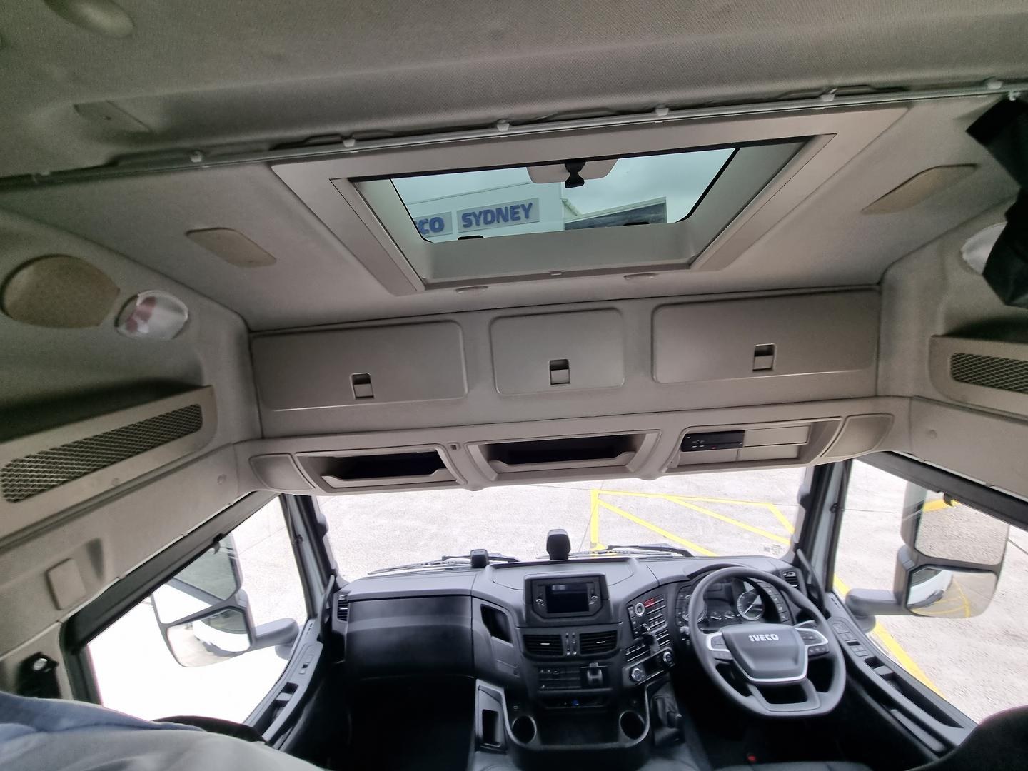 2025 Iveco S-Way AT230 14 Pallet image 16