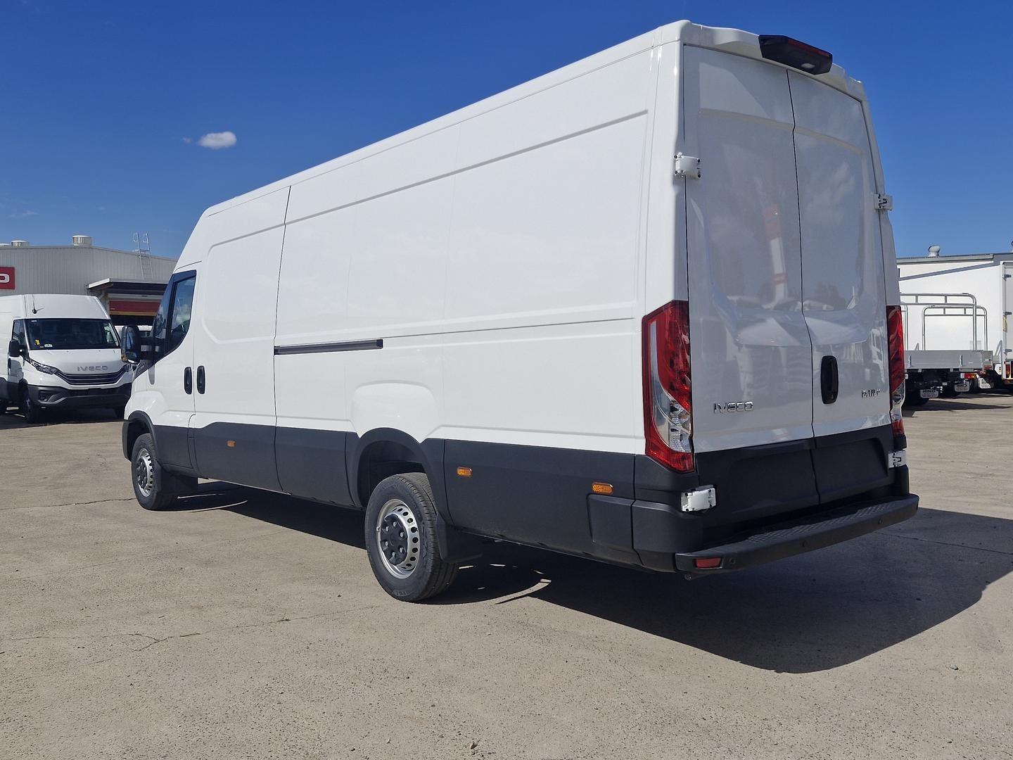 2026 Iveco Daily 42S18V image 5