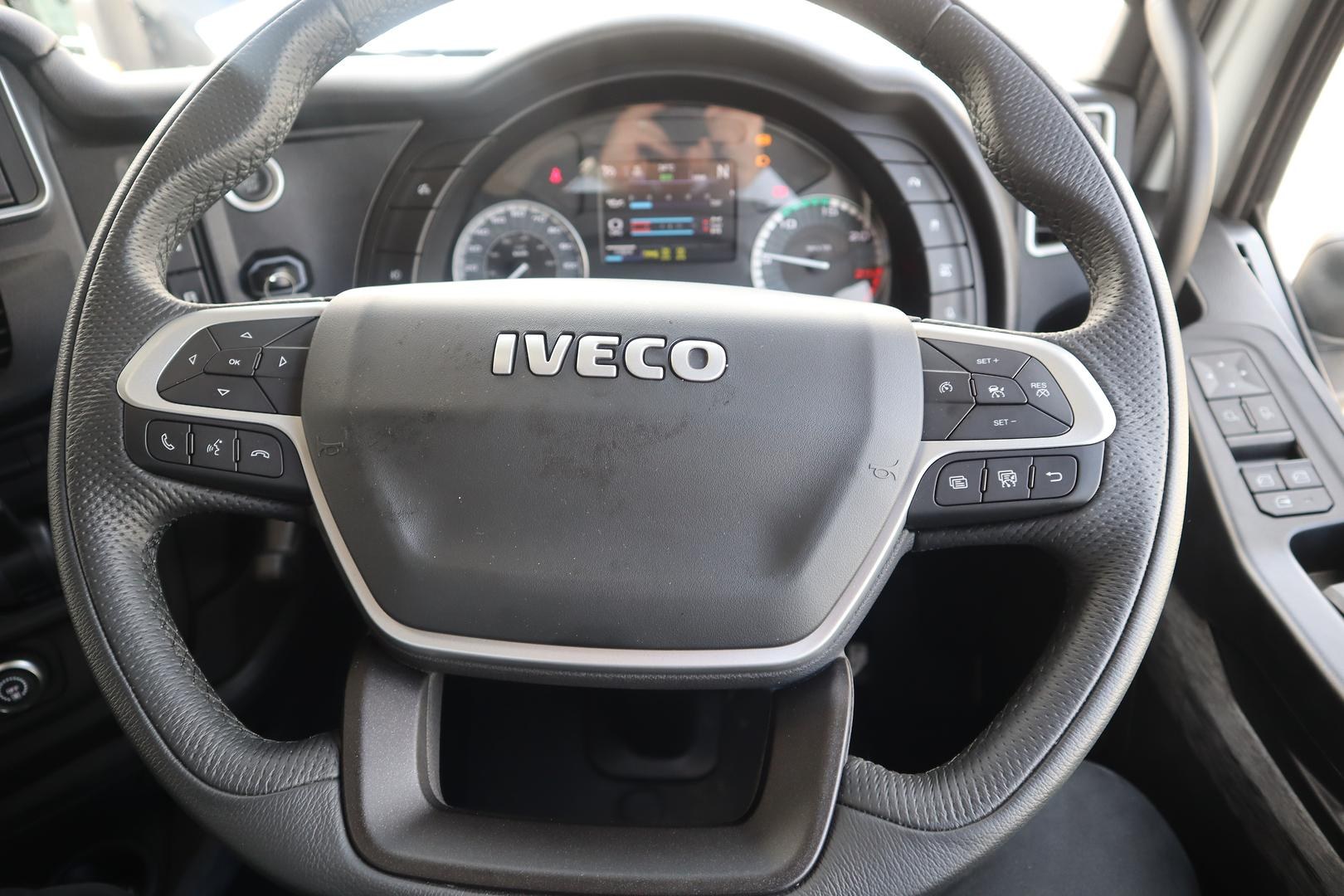 2025 Iveco S-Way AS700 image 22