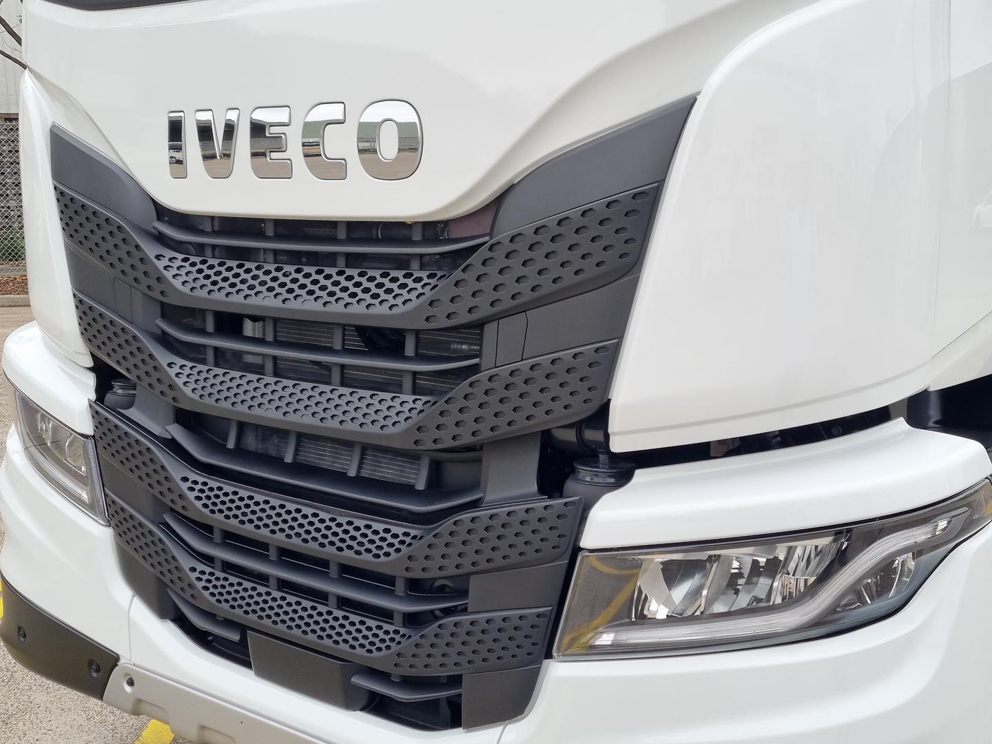 2025 Iveco S-Way AT600 460HP image 11