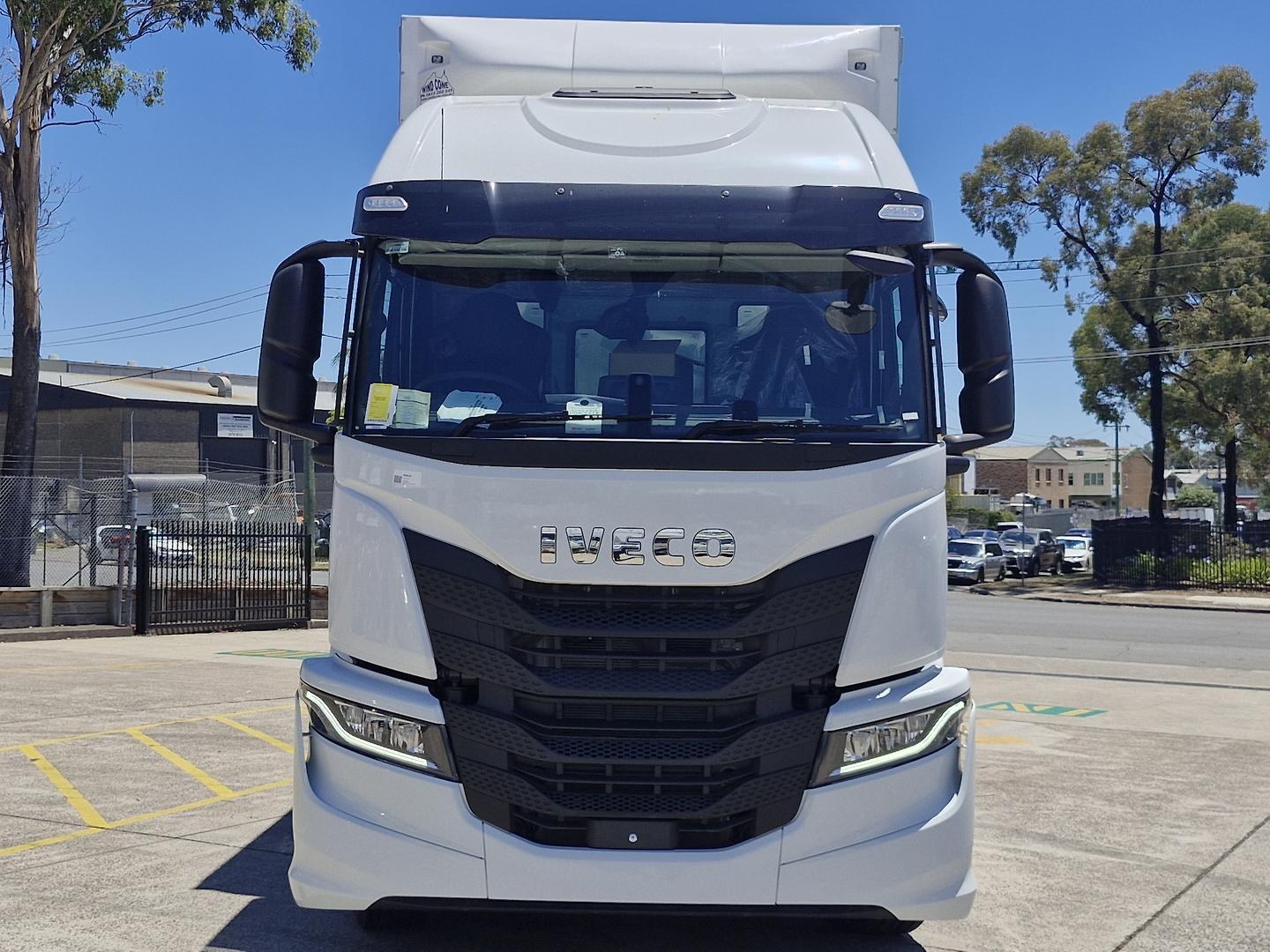 2026 Iveco S-Way AT230 14 Pallet image 4