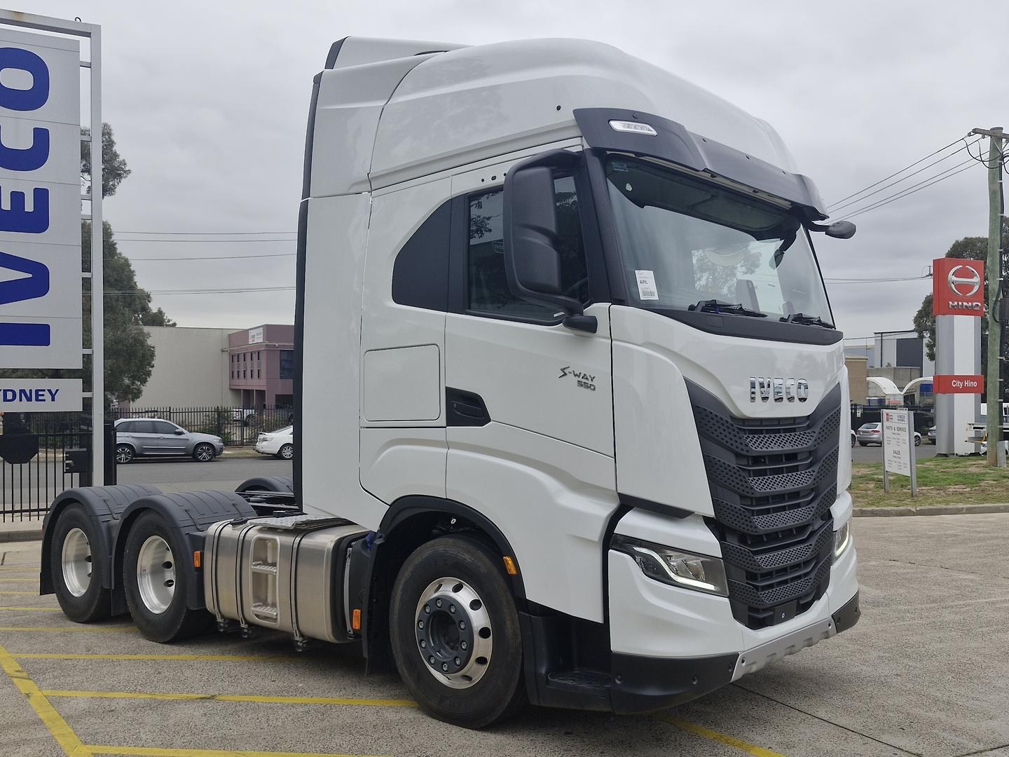 2025 Iveco S-Way AS700 image 9