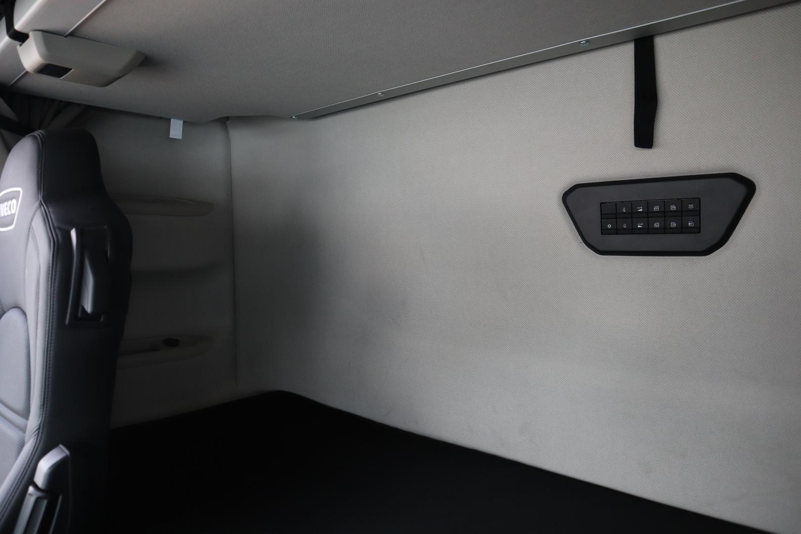 2025 Iveco S-Way AS700 image 18