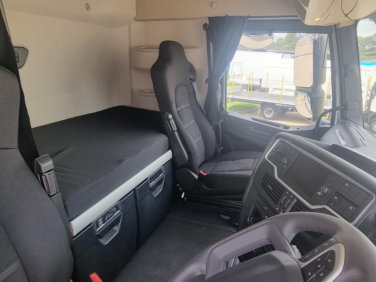 2026 Iveco S-Way AS700 image 16
