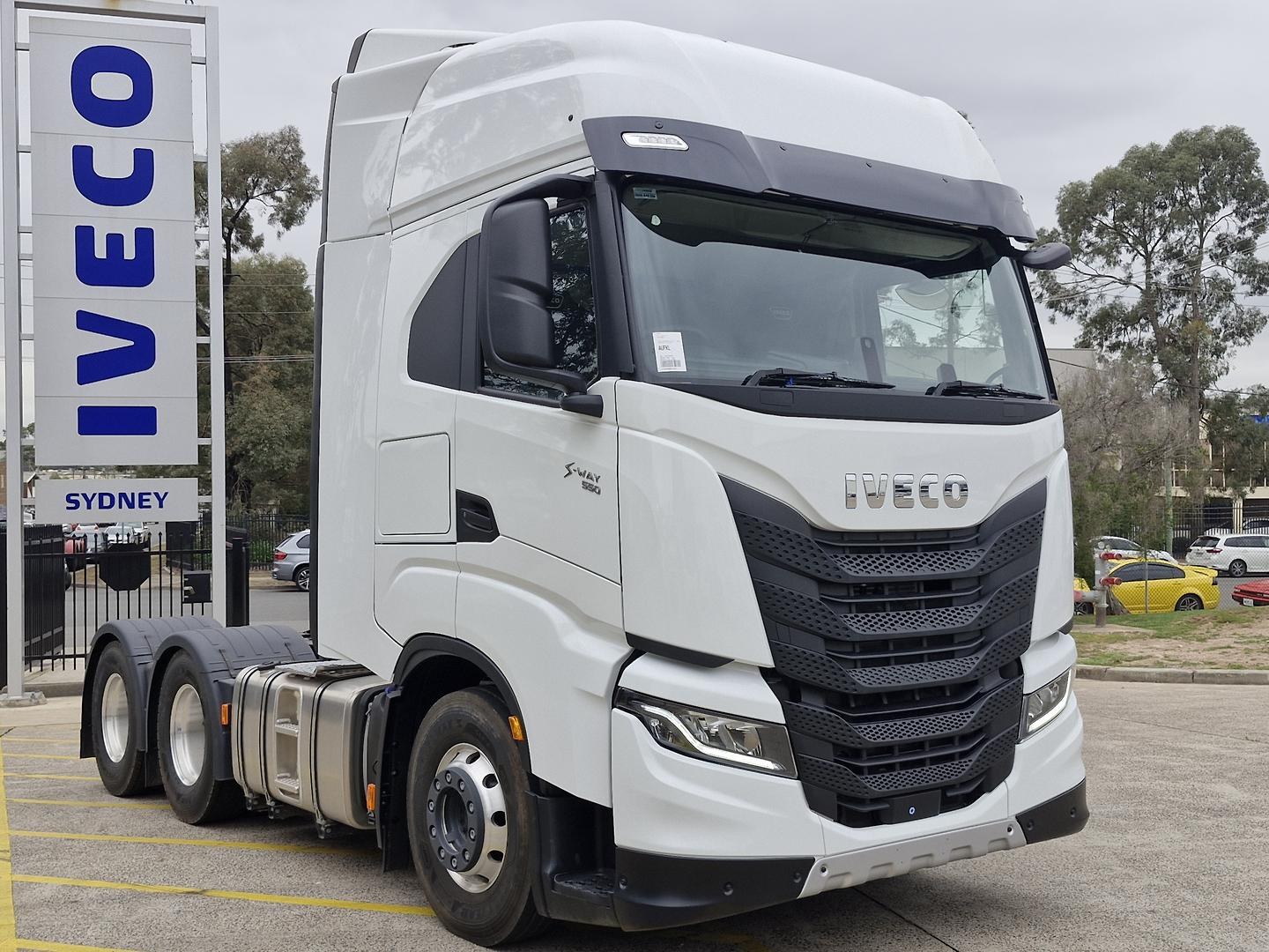 2025 Iveco S-Way AS700 image 11