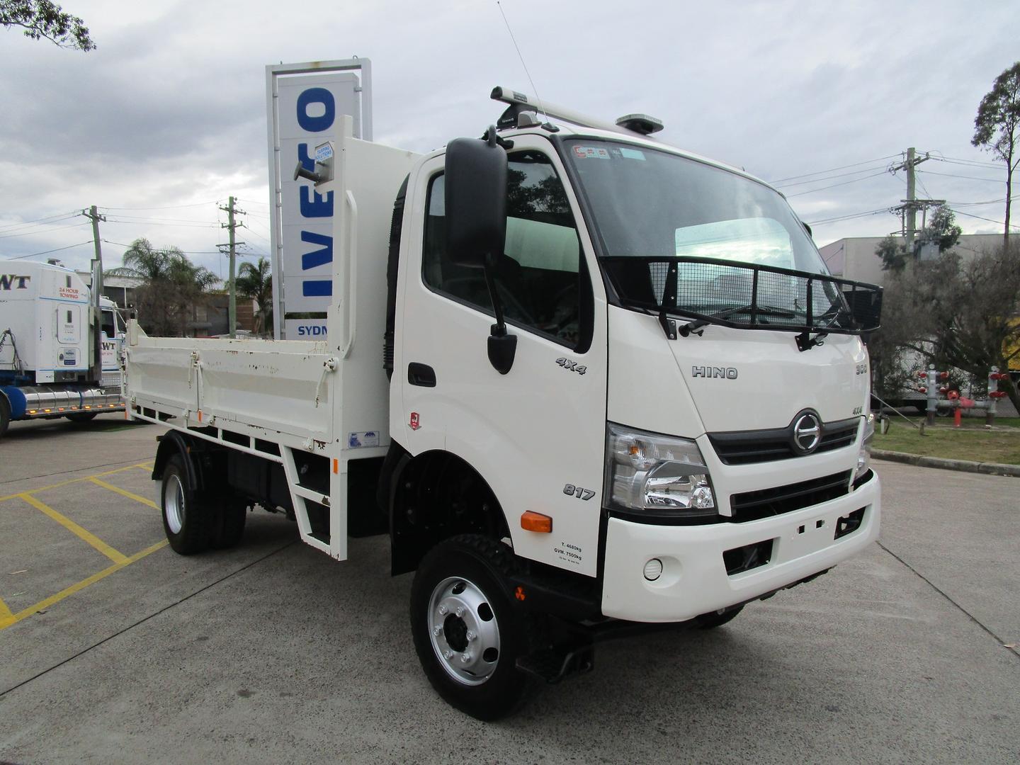 2022 Hino 300 Series 817