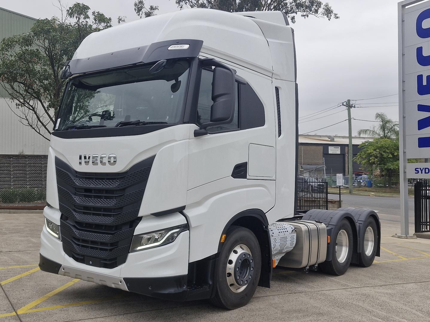 2025 Iveco S-Way AS700