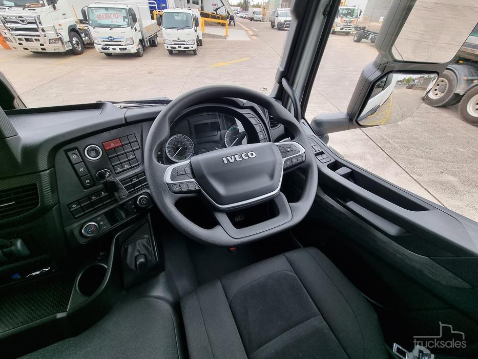 2026 Iveco S-Way AT230 6x2 image 15