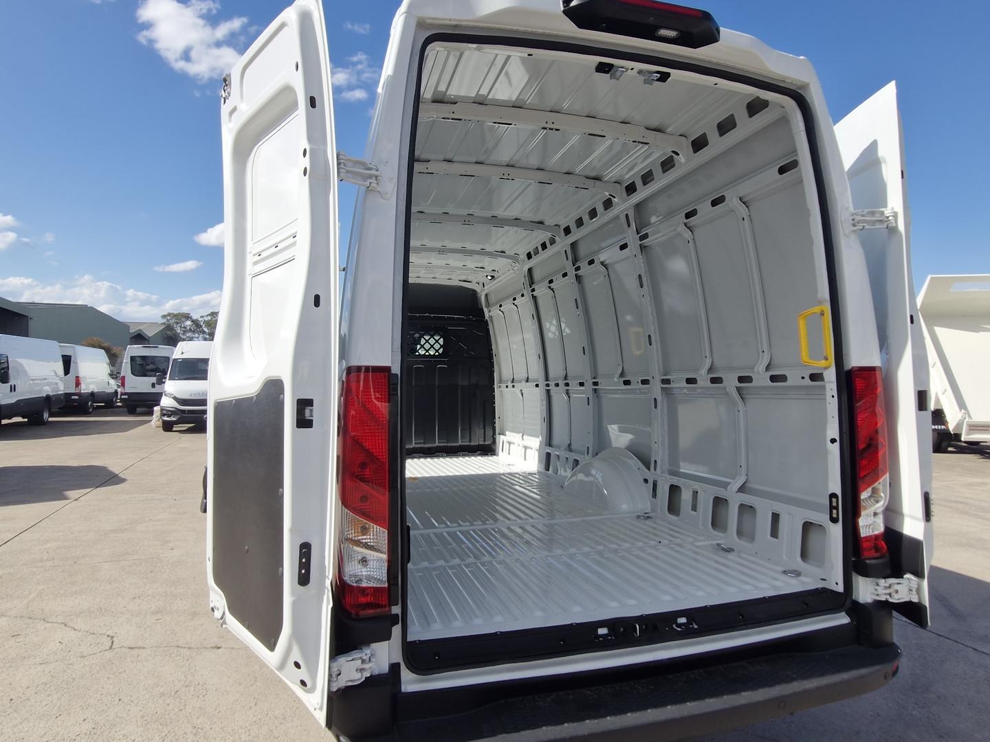 2026 Iveco Daily 42S18V image 15
