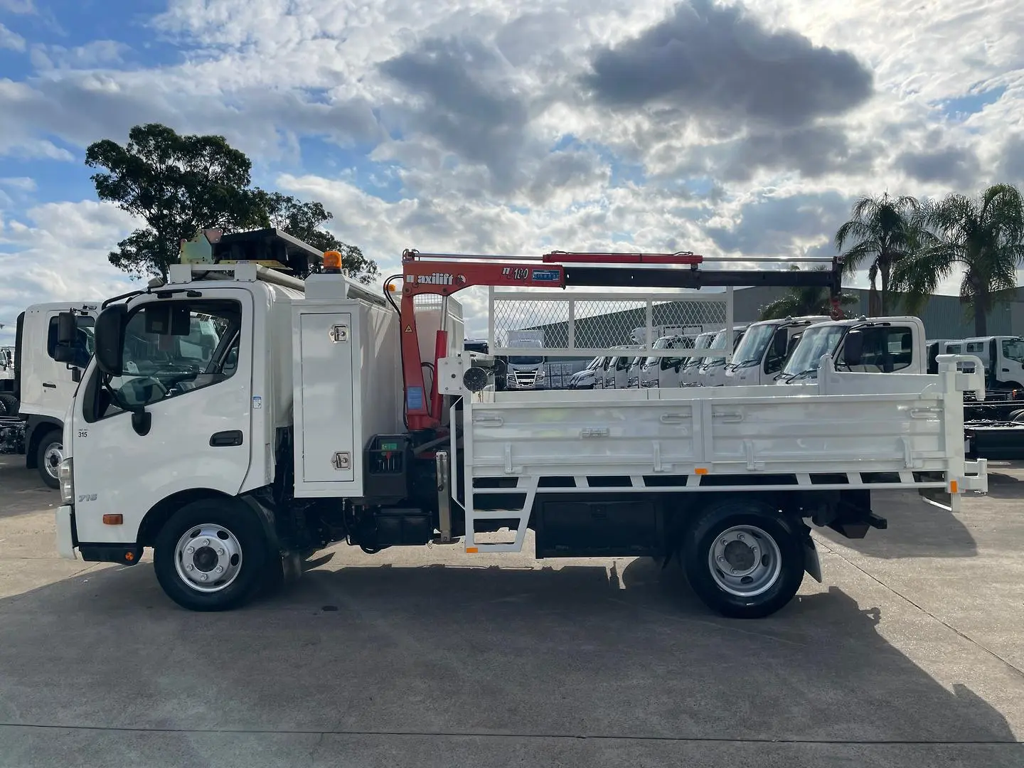 2014 Hino 300