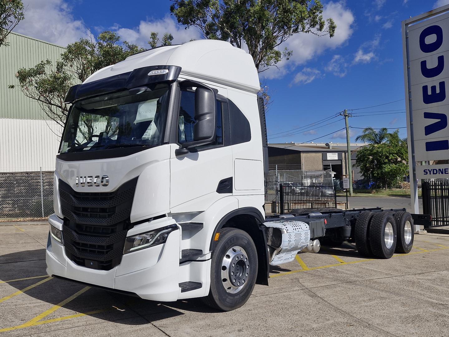 2025 Iveco S-Way AT230 6x2