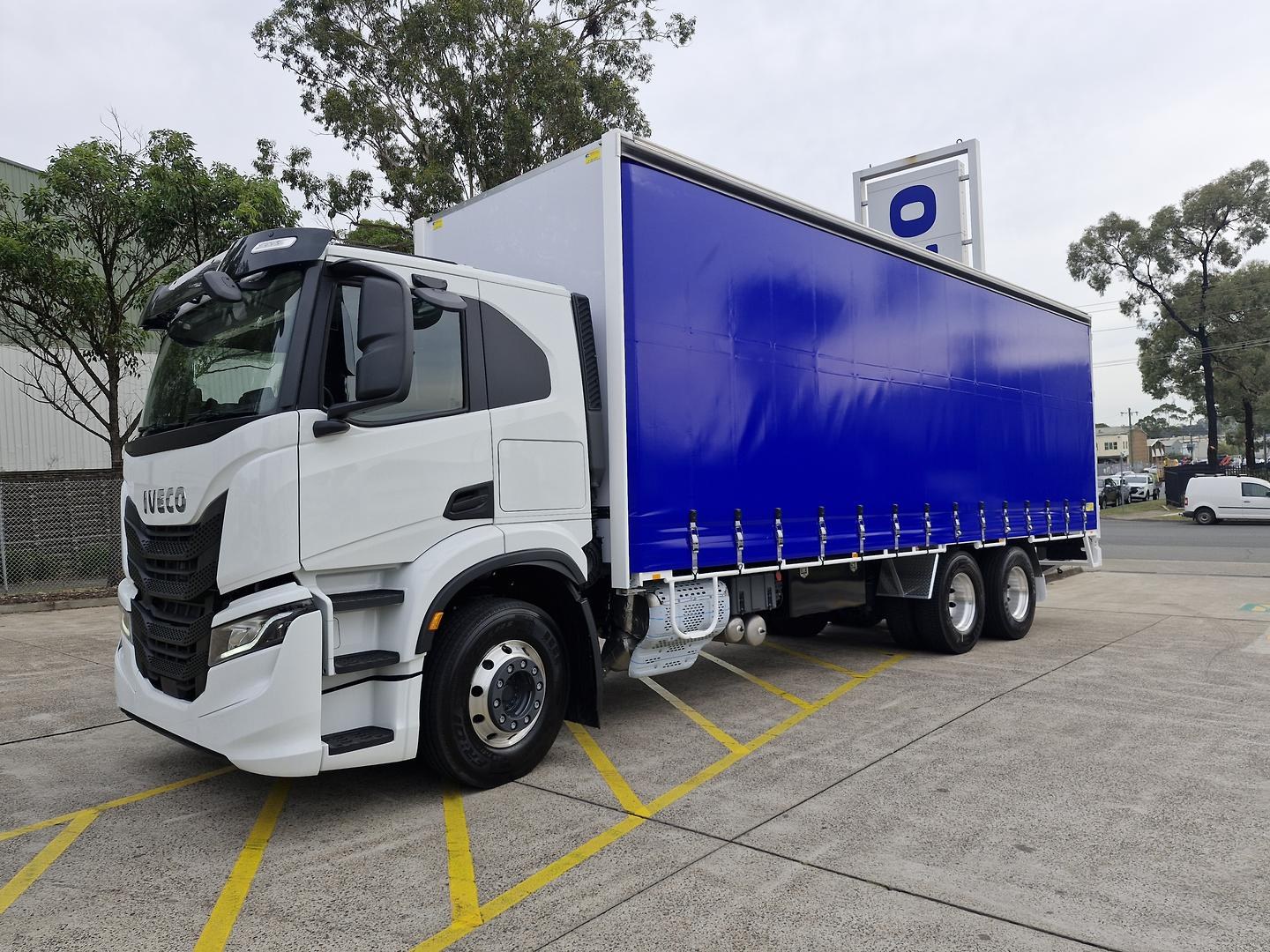 2026 Iveco S-Way AT230 6x2 image 5