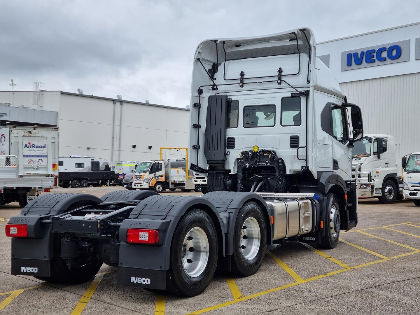 2025 Iveco S-Way AT600 460HP image 6