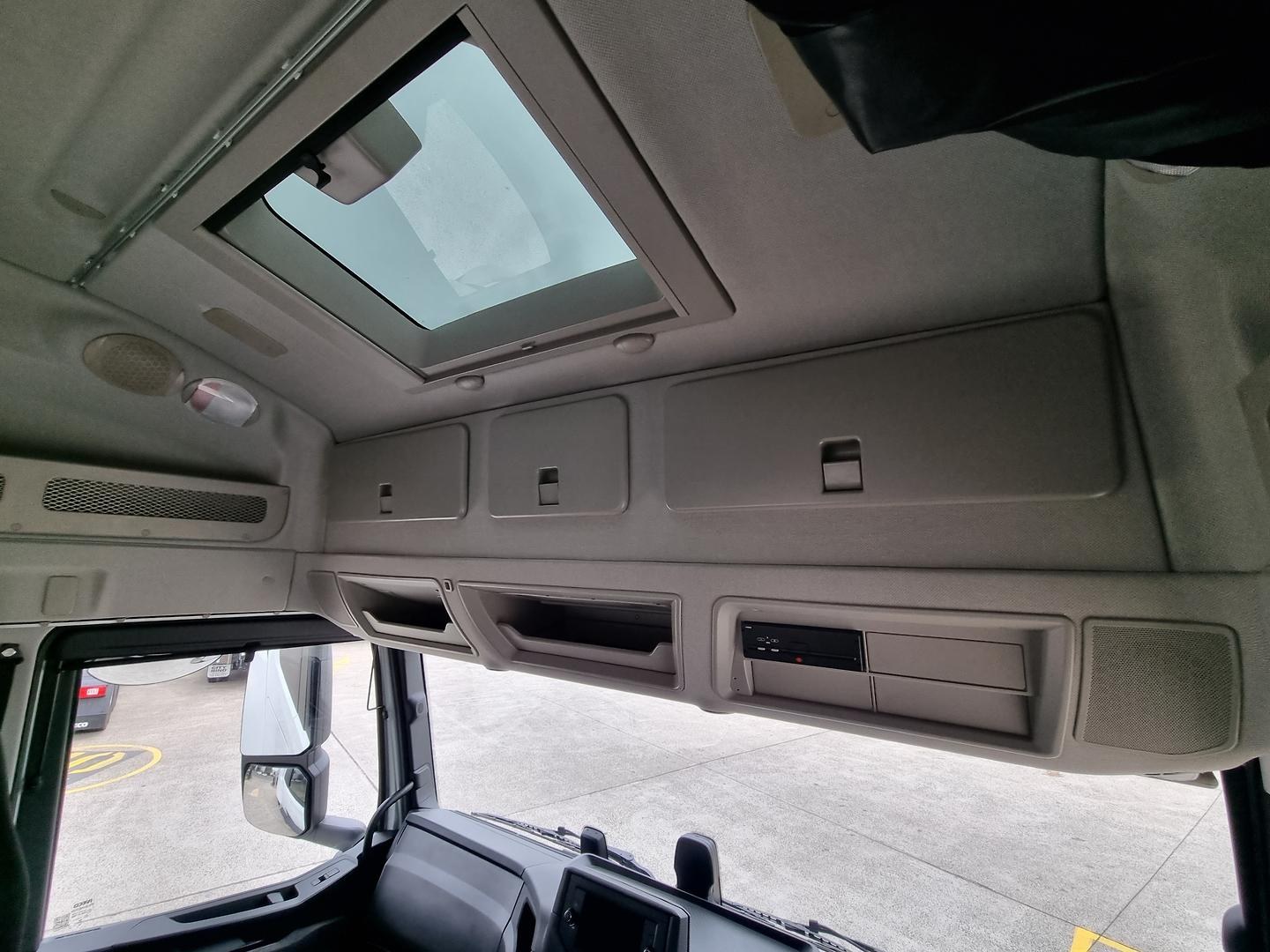 2025 Iveco S-Way AT600 460HP image 27