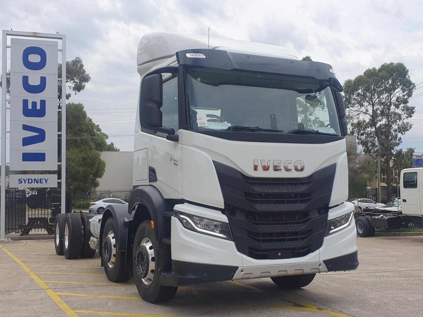2025 Iveco S-Way AT270 6300 image 2