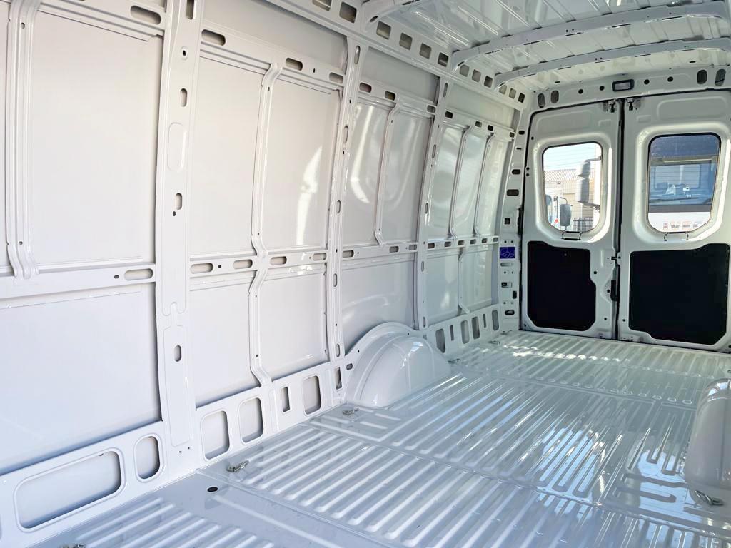 2025 Iveco Daily 35S14V image 9